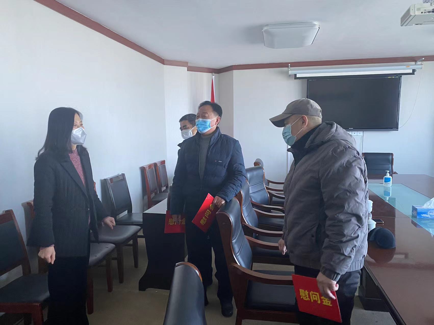 市能源集團(tuán)工會(huì)開展2023春節(jié)送溫暖慰問一線困難職工活動(dòng)(圖1)